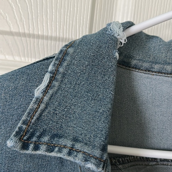 MAX STUDIO Women’s Distressed Denim Jacket with Quilted Design Size Small - Picture 8 of 9